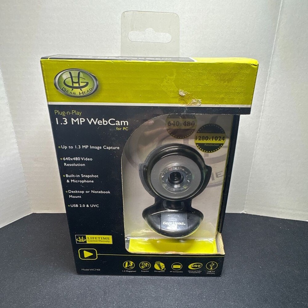 Gear Head WC7401 1.3MP Plug-n-Play Webcam USB 2.0 with Microphone Desktop Mount